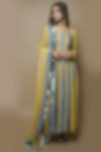 Yellow & Grey Chikankari Kurta Set by AHI CLOTHING at Pernia's Pop Up Shop