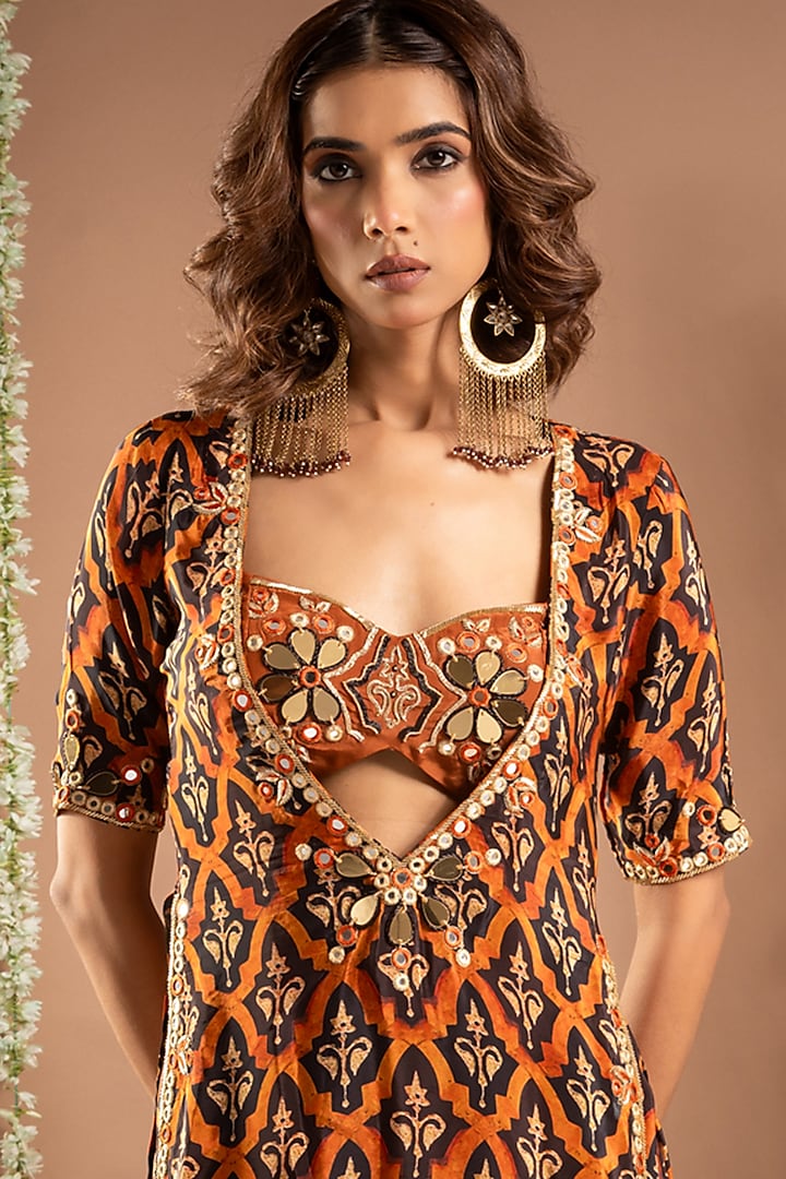 Rust & Black Heavy Crepe Digital Printed Kurta Set by AHI CLOTHING at Pernia's Pop Up Shop