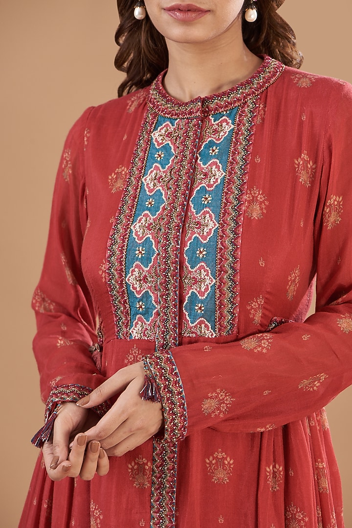 Red Chanderi Printed & Embroidered Kurta Set by Aharin India at Pernia's Pop Up Shop