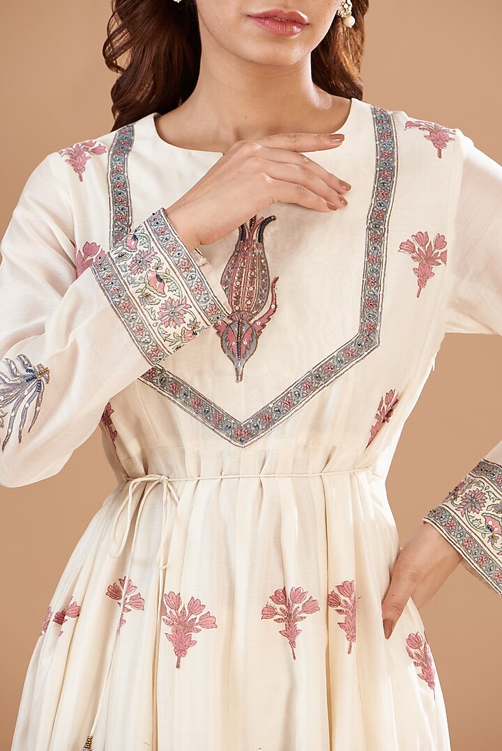 Ivory Viscose Chanderi Embroidered & Printed Kurta by Aharin India at Pernia's Pop Up Shop