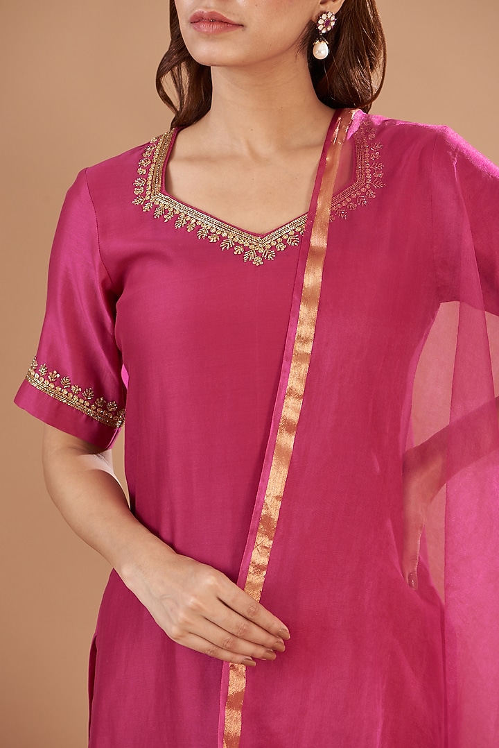 Pink Chanderi Hand Embroidered Kurta Set by Aharin India at Pernia's Pop Up Shop