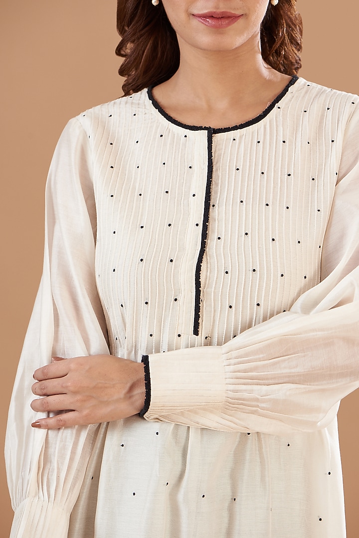 White Cotton Satin Printed Kurta Set by Aharin India at Pernia's Pop Up Shop