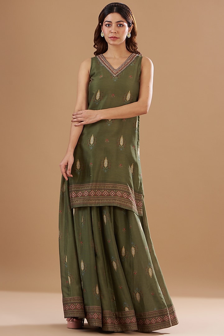 Green Viscose Chanderi Printed & Embroidered Skirt Set by Aharin India at Pernia's Pop Up Shop