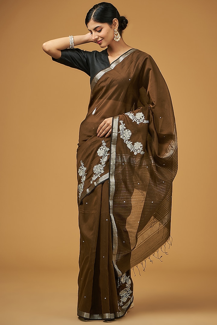 Brown Maheshwari Cotton Silk Boota Embroidered Handwoven Saree Set by Aharin India at Pernia's Pop Up Shop