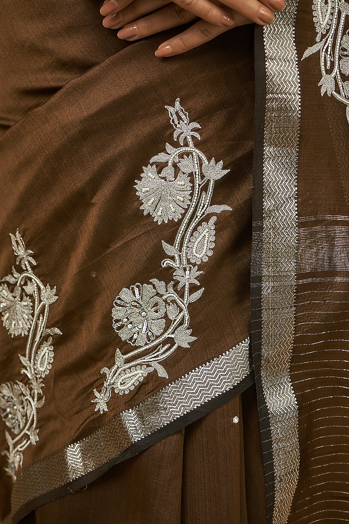 Brown Maheshwari Cotton Silk Boota Embroidered Handwoven Party Wear Saree Set by Aharin India at Pernia's Pop Up Shop
