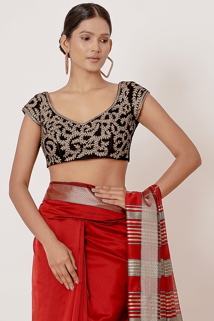 Chilli Red Maheshwari Silk Handwoven Wedding Saree Set by Aharin India at Pernia's Pop Up Shop