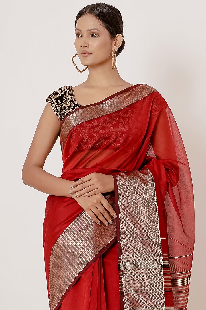 Chilli Red Maheshwari Silk Handwoven Wedding Saree Set by Aharin India at Pernia's Pop Up Shop