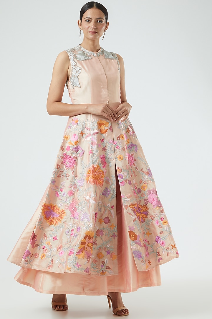 Peach Embroidered Kurta Set by Aharin India