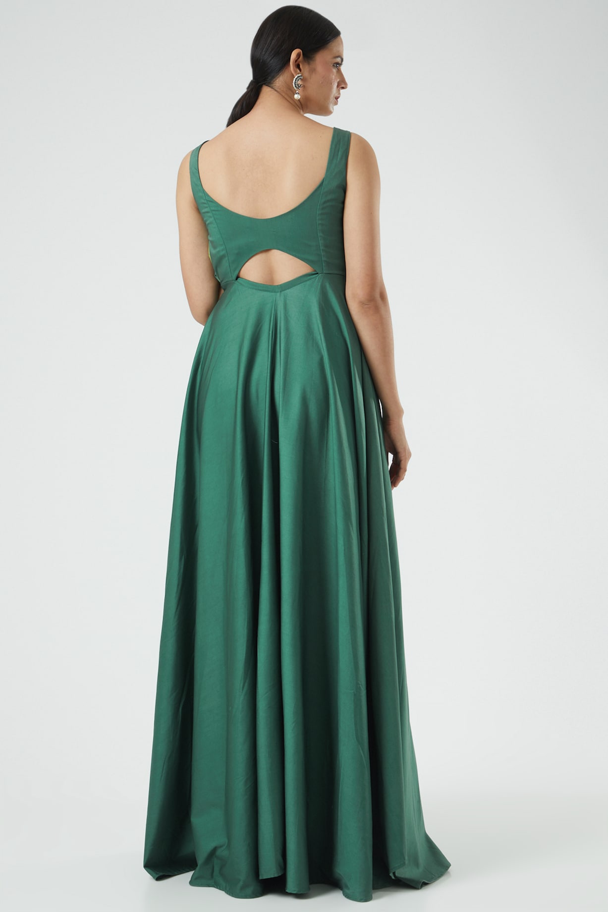 Emerald Green Modal Satin Gown by Aharin India at Pernia's Pop Up Shop 2026 Emerald Green Modal Satin Gown by Aharin India at Pernia's Pop Up Shop 2026