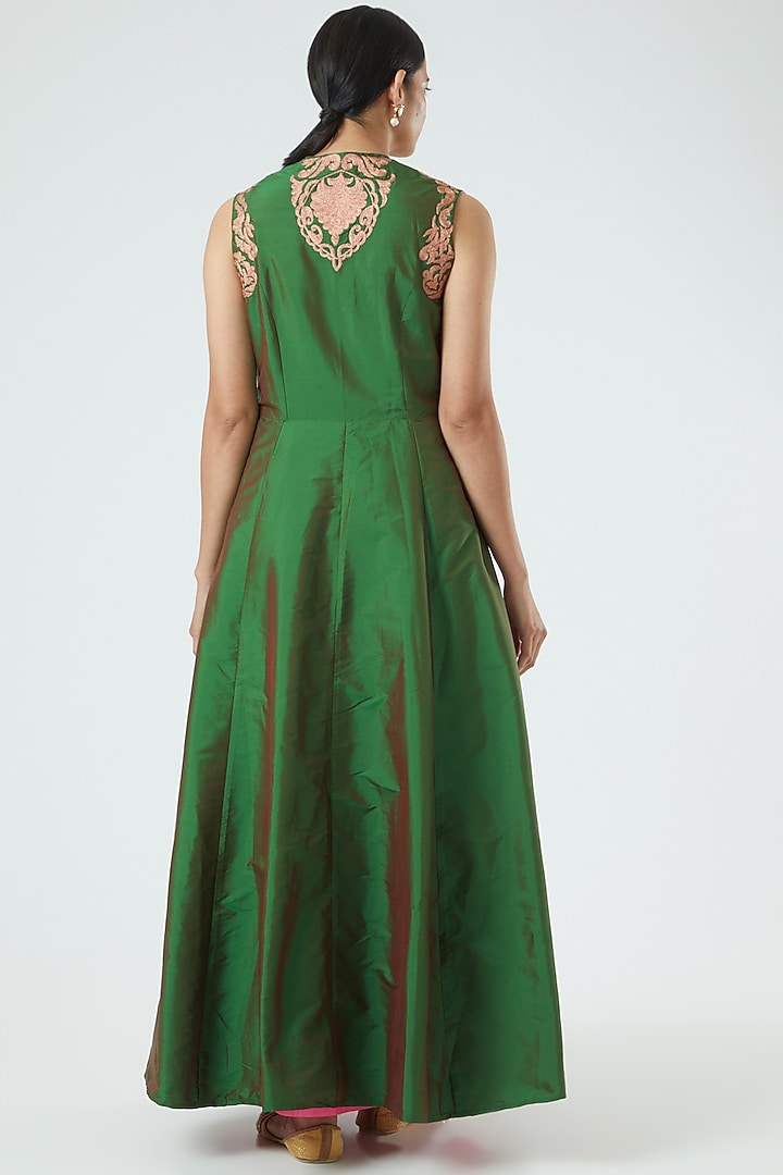 Emerald Green Embroidered Kurta Set by Aharin India at Pernia's Pop Up Shop