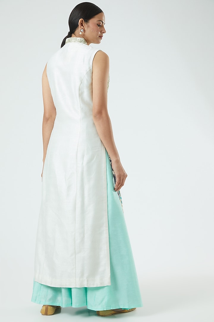 Ivory & Turquoise Kurta Set by Aharin India at Pernia's Pop Up Shop