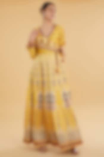 Yellow Cotton Silk Floral Printed Kurta Set by Aharin India at Pernia's Pop Up Shop