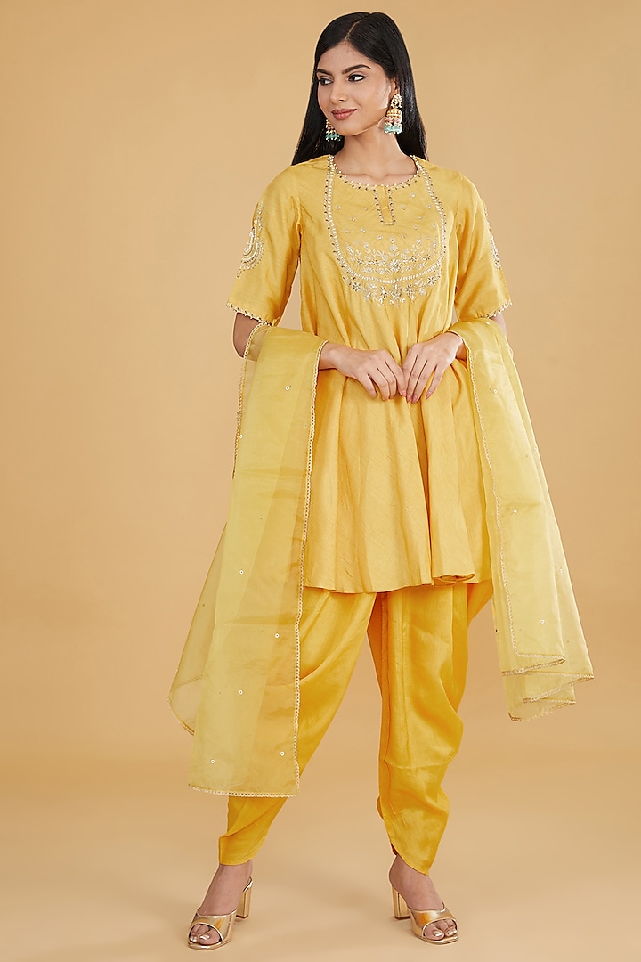Yellow Cotton Silk Floral Embroidered Kurta Set by Aharin India at Pernia's Pop Up Shop