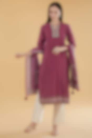 Maroon Cotton Silk Floral Printed Kurta Set by Aharin India at Pernia's Pop Up Shop