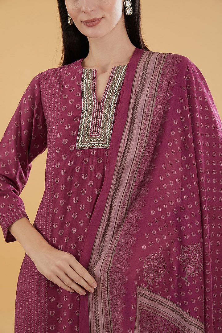 Maroon Cotton Silk Floral Printed Kurta Set by Aharin India at Pernia's Pop Up Shop
