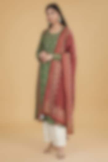 Green Cotton Silk Floral Motif Printed Kurta Set by Aharin India at Pernia's Pop Up Shop