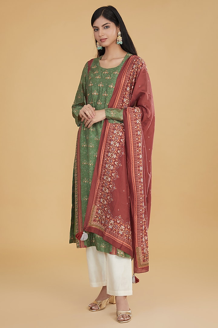 Green Cotton Silk Floral Motif Printed Kurta Set by Aharin India at Pernia's Pop Up Shop