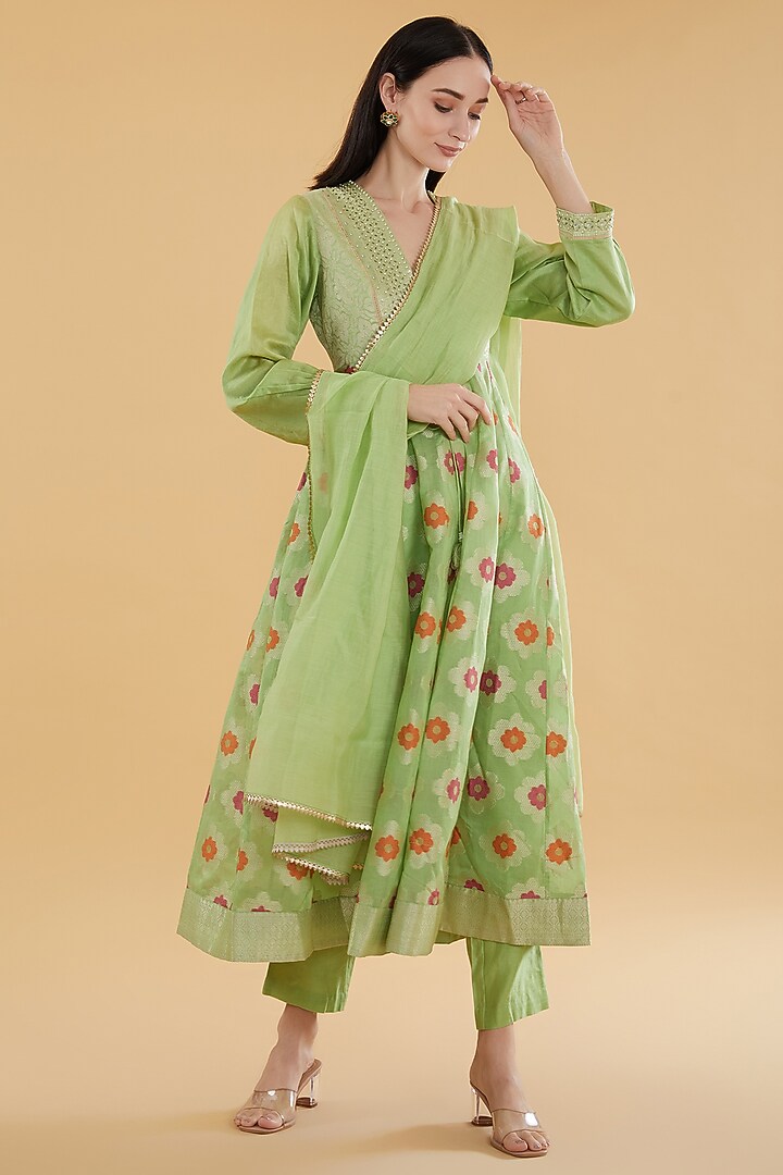 Green Cotton Banarasi Floral Printed Banarasi Kurta Set by Aharin India at Pernia's Pop Up Shop