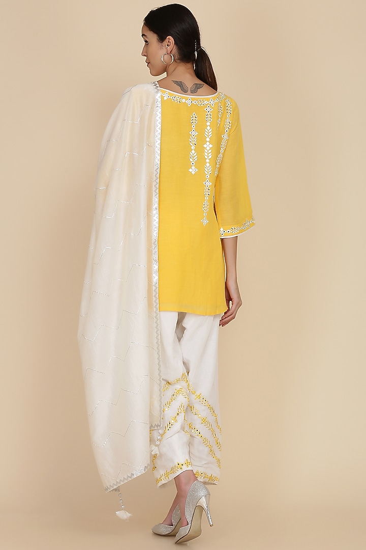 Yellow Chanderi Embroidered Tunic Set by anju & harleen at Pernia's Pop Up Shop