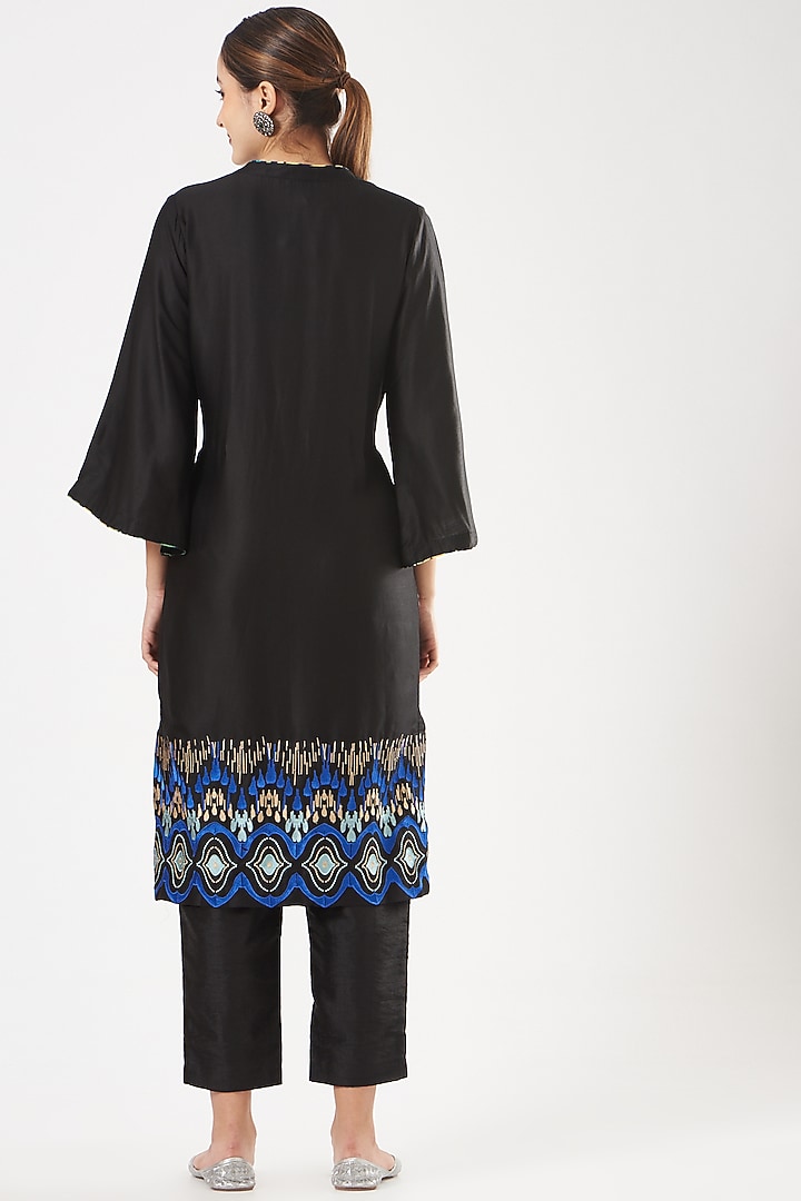 Black Printed Kurta Set by anju & harleen at Pernia's Pop Up Shop