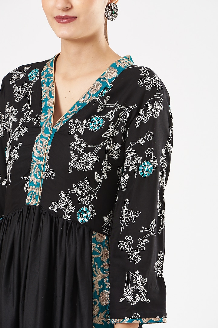 Black Silk Embroidered Kurta Set by anju & harleen at Pernia's Pop Up Shop