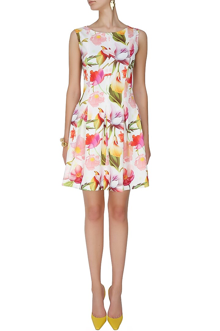 White hawaii box pleated dress available only at Pernia's Pop Up Shop.