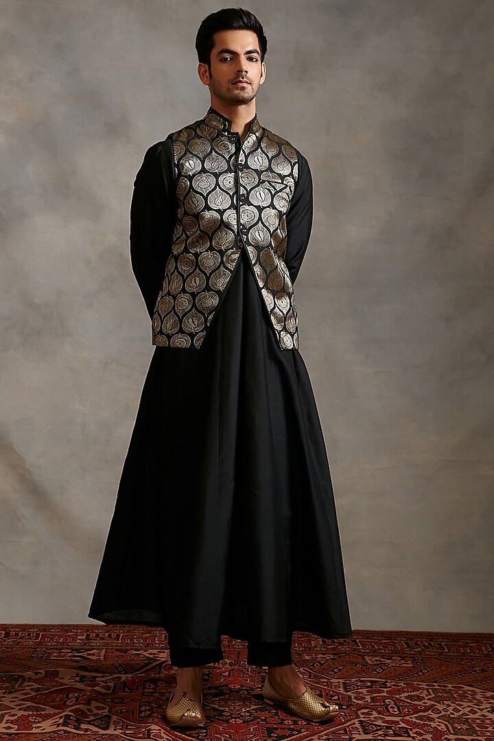 Black Banarasi Zari Indowestern Set by ABHISHTI