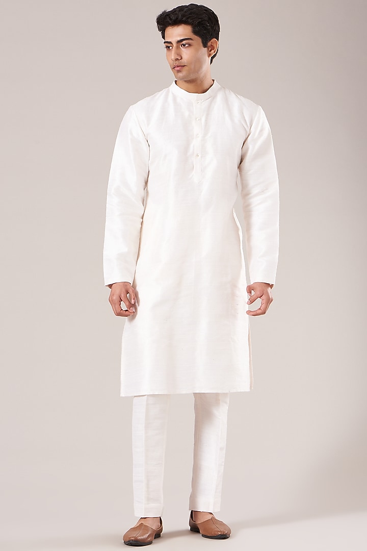 Blue Tissue Zardosi Embroidered Bundi Jacket Set by Aisha Rao Men at Pernia's Pop Up Shop