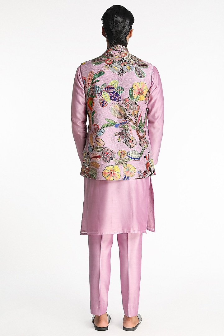 Lilac Kora Dupion Printed & Embellished Bundi Jacket Set by Aisha Rao Men at Pernia's Pop Up Shop