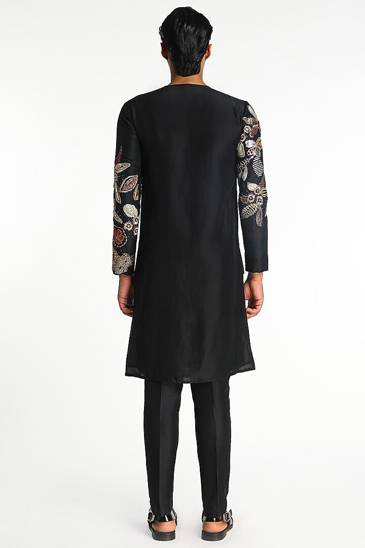 Black Dupion Silk Applique Embellished Kurta Set by Aisha Rao Men at Pernia's Pop Up Shop
