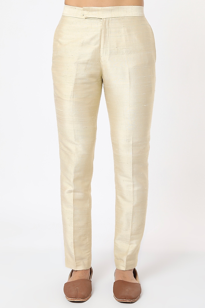 Ivory Embellished Kurta Set by Aisha Rao Men at Pernia's Pop Up Shop