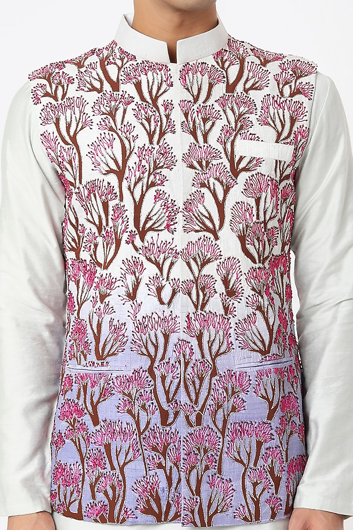 Ivory Raw Silk Applique Embellished Bundi Jacket Set by Aisha Rao Men at Pernia's Pop Up Shop