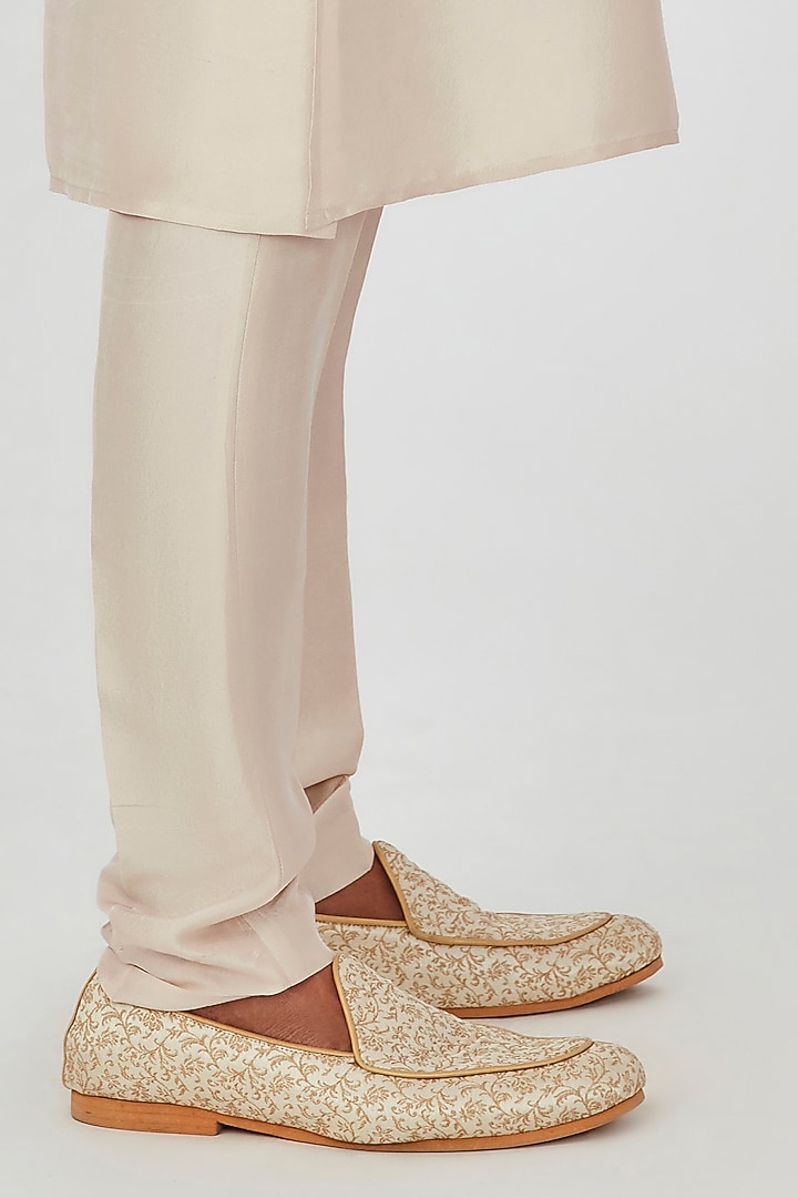 Almond Embellished Bundi Jacket Set by Aisha Rao Men at Pernia's Pop Up Shop