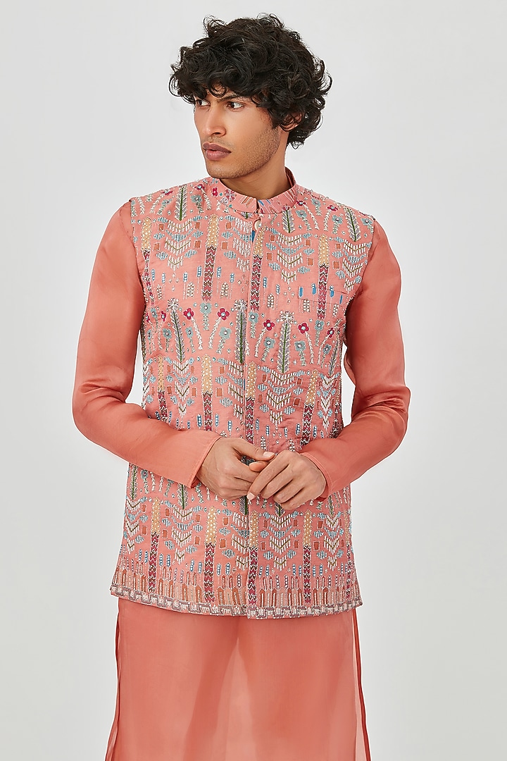 Coral Kasab Satin Embellished Bundi Jacket Set by Aisha Rao Men at Pernia's Pop Up Shop
