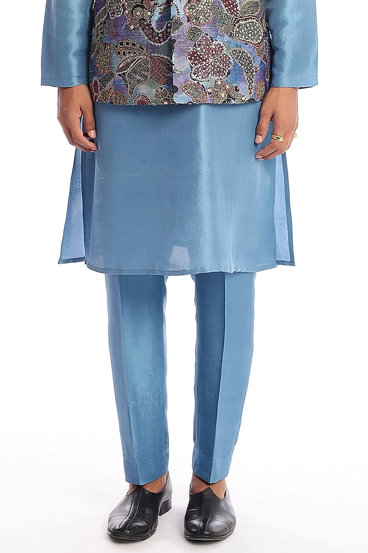 Carolina Kora Dupion Printed & Embellished Bundi Jacket Set by Aisha Rao Men at Pernia's Pop Up Shop