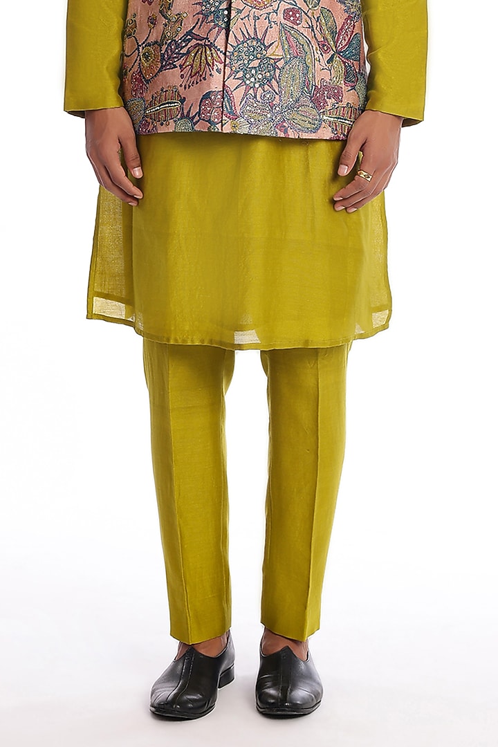 Tuscany Pink Kora Dupion Printed & Embellished Bundi Jacket Set by Aisha Rao Men at Pernia's Pop Up Shop