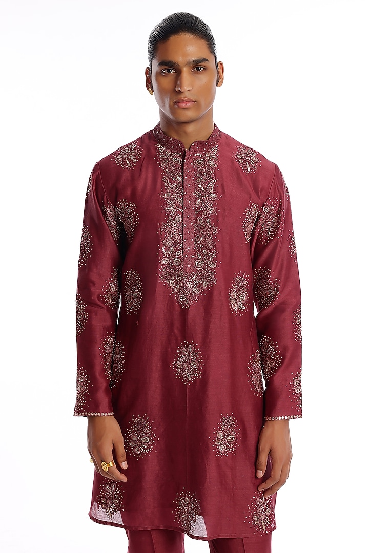 Wine Chanderi Silk Embellished Kurta Set by Aisha Rao Men at Pernia's Pop Up Shop