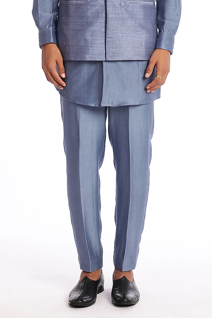 Pewter Blue Raw Silk Embellished Kurta Set by Aisha Rao Men at Pernia's Pop Up Shop