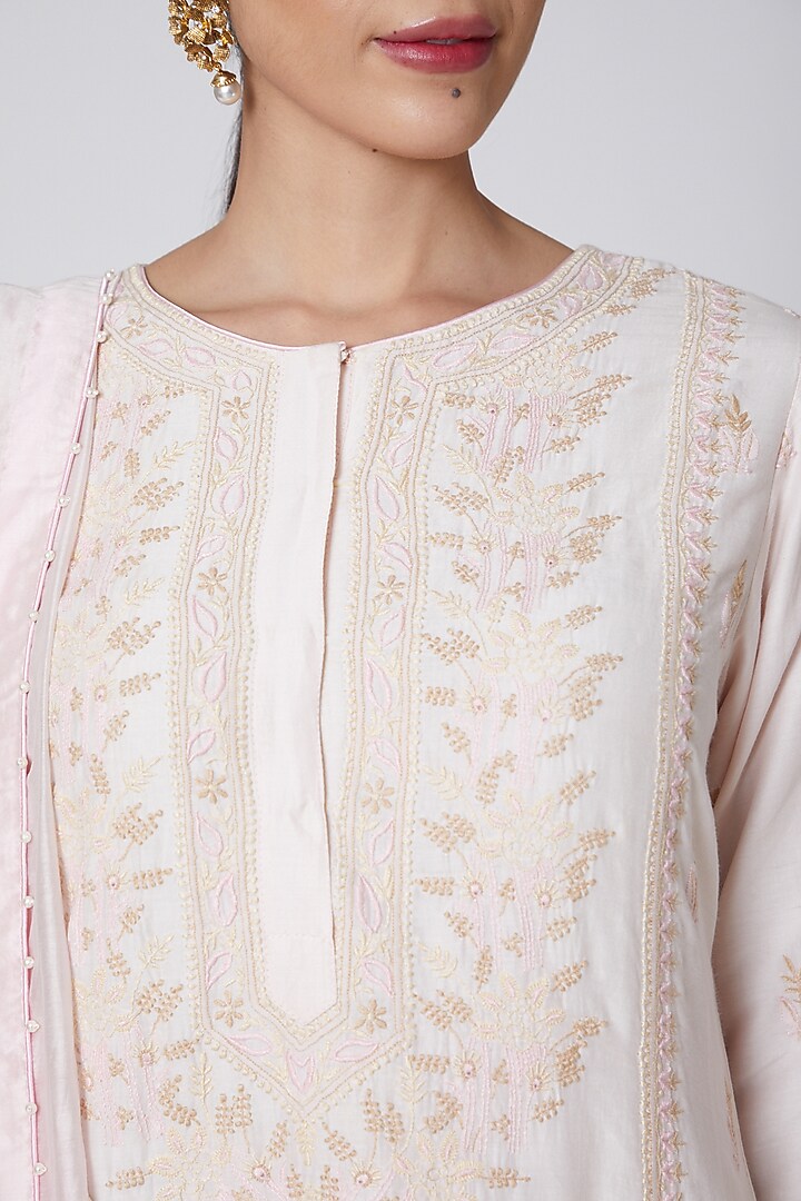 Blush Pink Embroidered Kurta Set by Anshikaa Jain at Pernia's Pop Up Shop