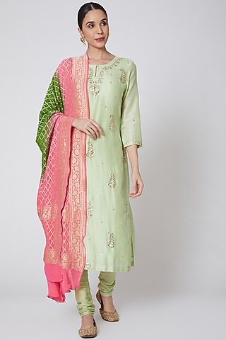Olive Green & Pink Embroidered Kurta Set by Anshikaa Jain