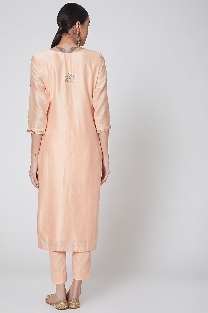 Peach Embroidered Kurta Set by Anshikaa Jain at Pernia's Pop Up Shop