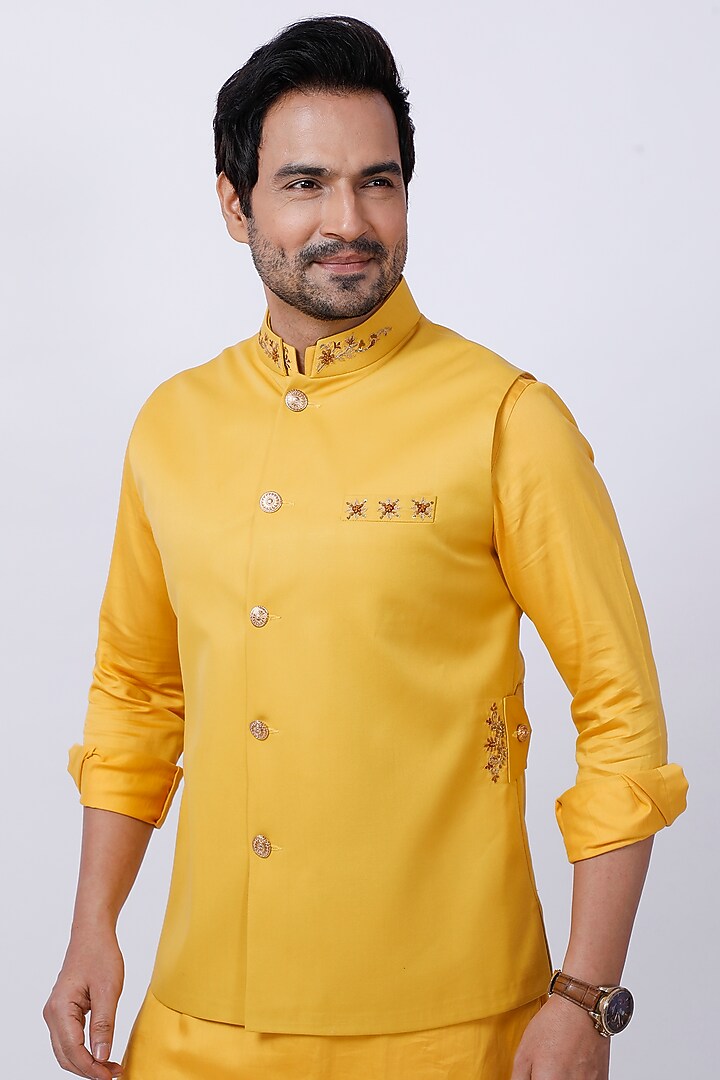 Yellow Suiting Zardosi Embroidery Bundi Jacket Set by AJAY KMR at Pernia's Pop Up Shop