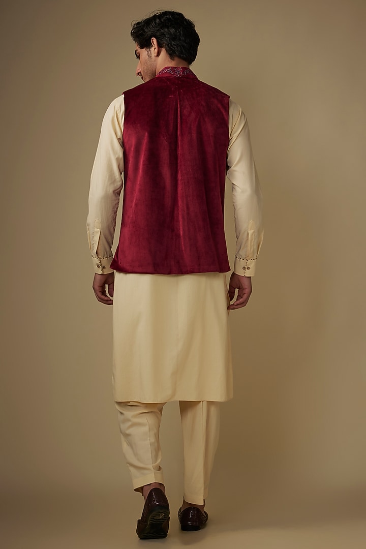 Maroon Velvet Hand & Machine Embroidered Bundi Jacket Set by AJAY KMR at Pernia's Pop Up Shop