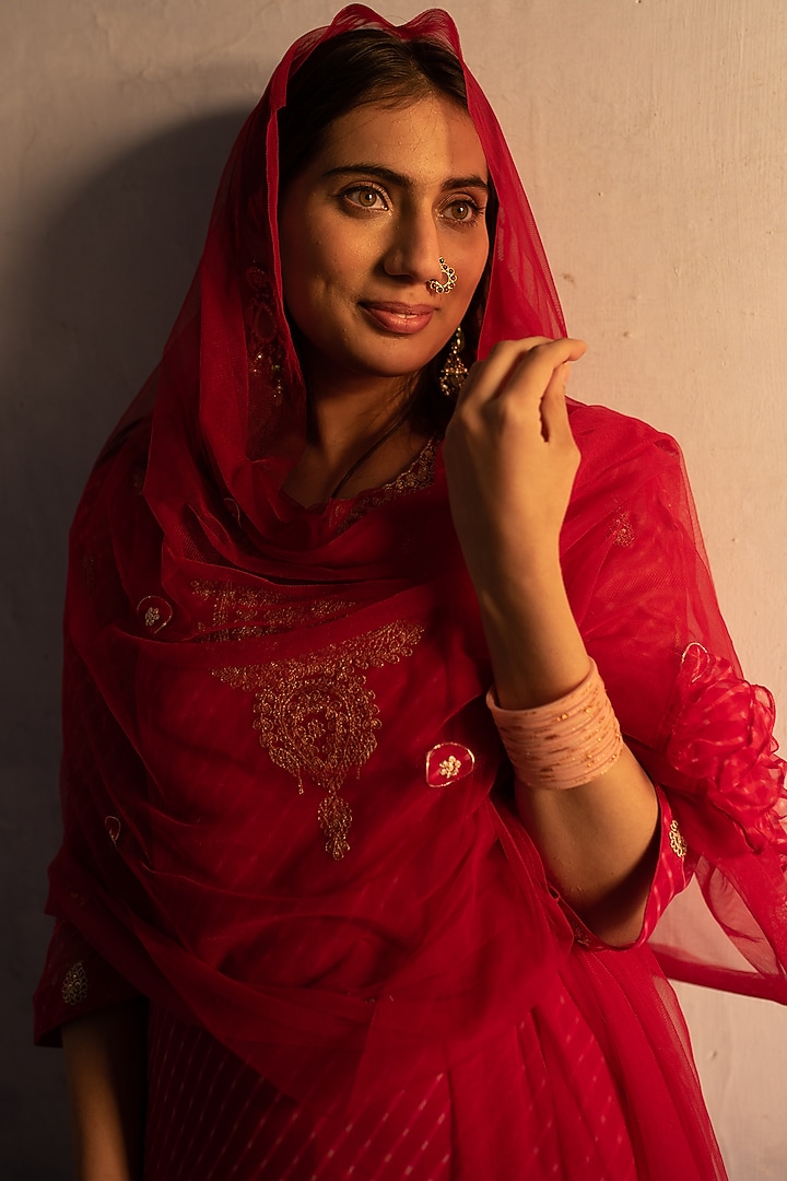 Red Georgette Hand Embroidered Leheriya Kurta Set by Apeksha Jain Label at Pernia's Pop Up Shop