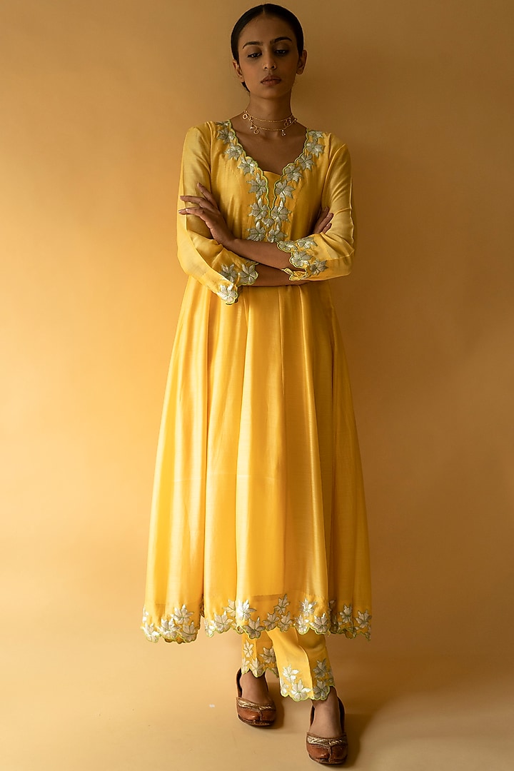 Lemon Yellow Cotton Silk Kalabattu Embroidered Kurta Set by Apeksha Jain Label