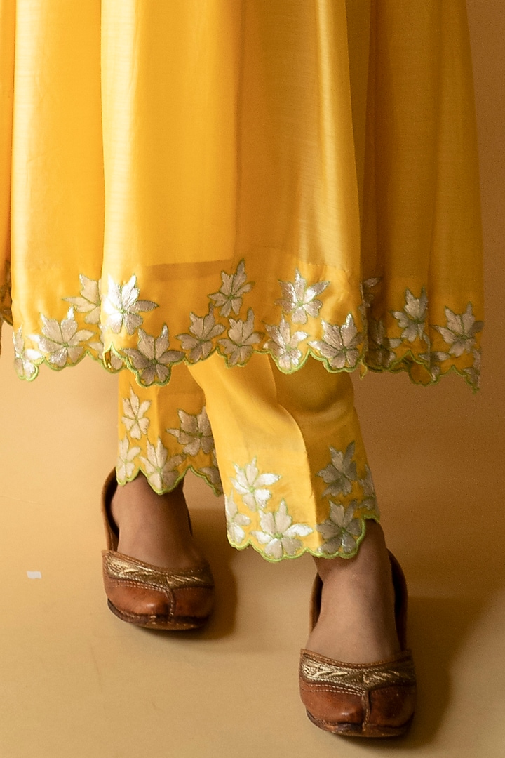 Lemon Yellow Cotton Silk Kalabattu Embroidered Kurta Set by Apeksha Jain Label at Pernia's Pop Up Shop