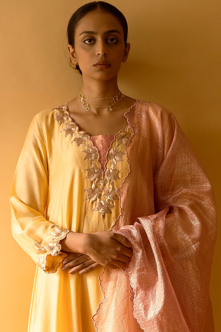 Yellow & Pink Cotton Silk Kalabattu Embroidered Kurta Set by Apeksha Jain Label at Pernia's Pop Up Shop