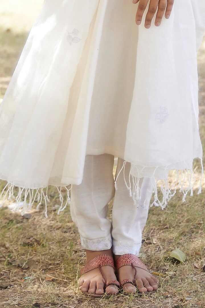 Ivory Chanderi Hand Embroidered Kurta Set by Apeksha Jain Label at Pernia's Pop Up Shop