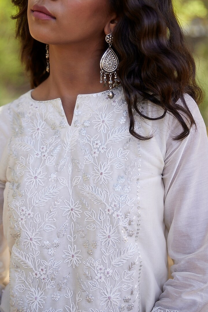 Ivory Chanderi Hand Embroidered Kurta Set by Apeksha Jain Label at Pernia's Pop Up Shop