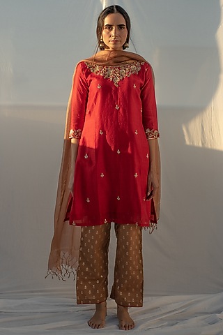 Red Chanderi Zardosi Work Handcrafted Kurta Set by Apeksha Jain Label